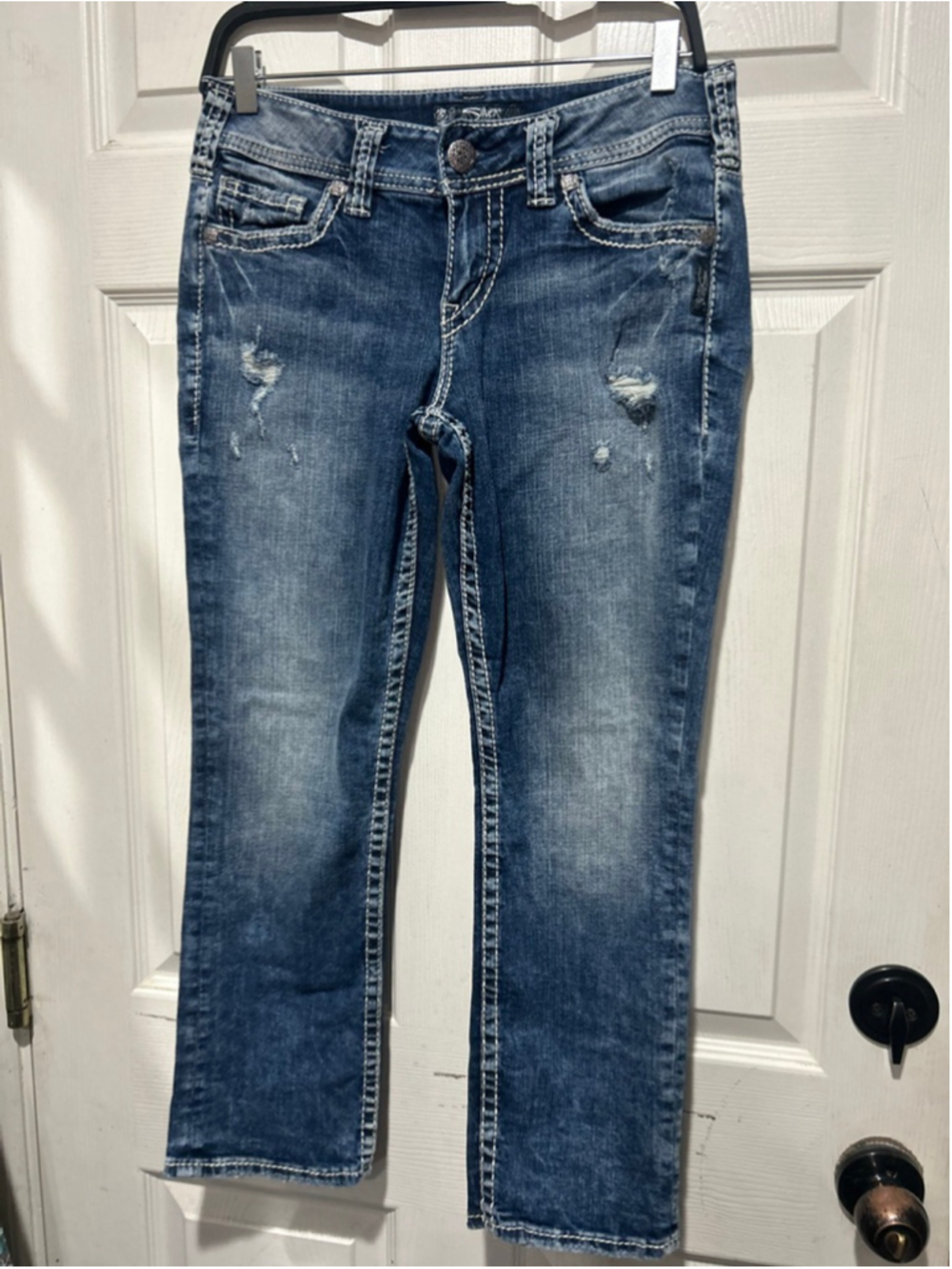 Women's Silver Jeans Co. Blue Distressed Mid Capri Jeans Size 28